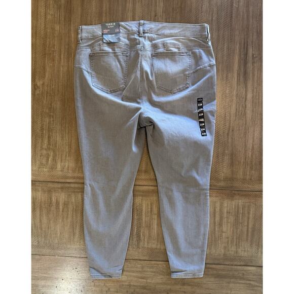 NWT Torrid Bombshell Gray Distressed Skinny Super Soft Jeans Plus Size 22R NEW - Picture 15 of 16